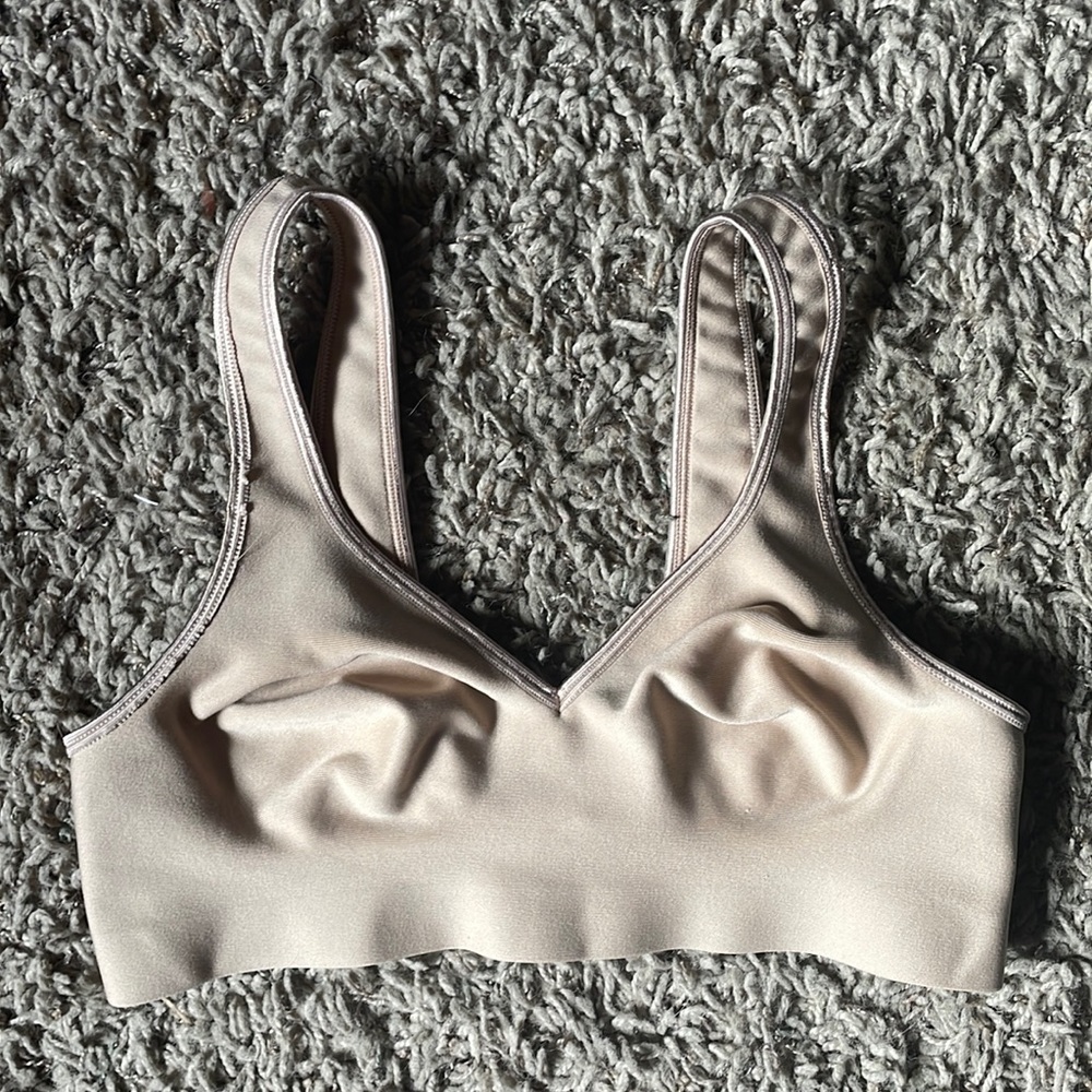 Bundle of 4 Bralettes (size small) - Picture 4 of 7
